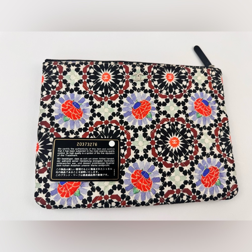 CHANEL 2014-2015 Paris Dubai Medium Printed Canvas Cosmetic Case /Zip Bag - Picture 8 of 13